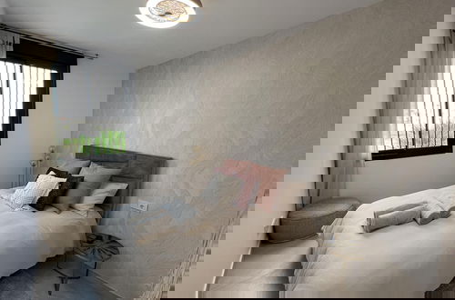 Photo 6 - Outstanding 2 bed Apartment With Rooftop sea Views