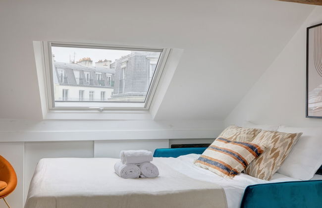 Cozy & Elegant Retreat Near Notre-Dame - Photo 8