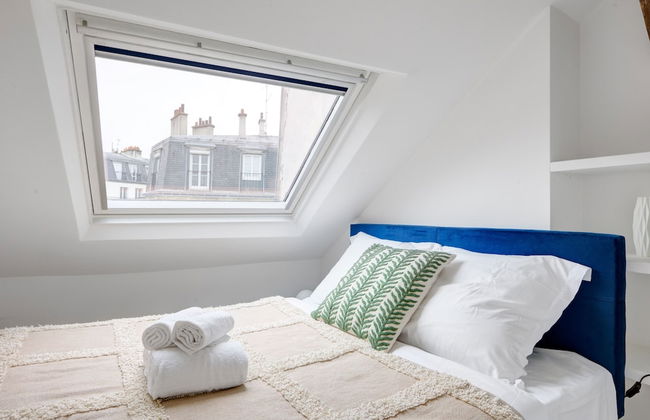 Cozy & Elegant Retreat Near Notre-Dame - Photo 6