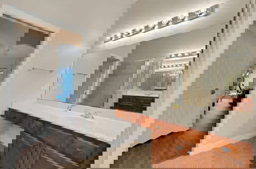 Foto 18 - Beautiful 5 Bed Pool Home In Reunion-1223ms 5 Bedroom Home by RedAwning
