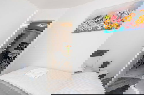 Foto 3 - Modern Apartment With Terrace and Private Parking Krk