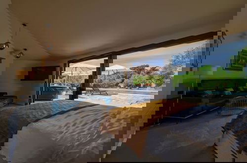 Foto 12 - Radiant and Secluded Villa With Pool
