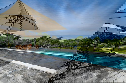 Foto 50 - Radiant and Secluded Villa With Pool