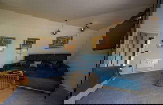 Foto 3 - Radiant and Secluded Villa With Pool