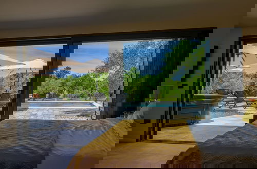 Foto 15 - Radiant and Secluded Villa With Pool