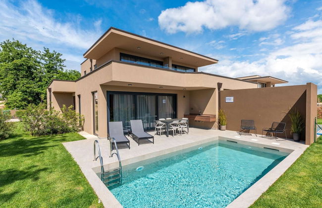 Luxury Apartment With Private Swimming Pool - Photo 29