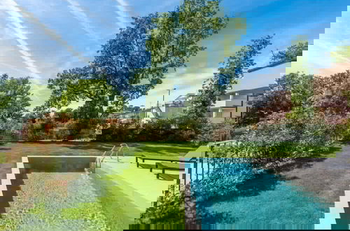 Foto 23 - Luxury Apartment With Private Swimming Pool
