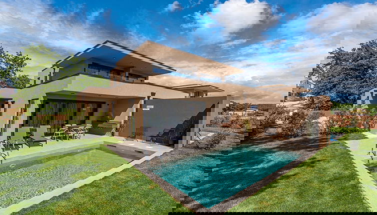 Foto 1 - Luxury Apartment With Private Swimming Pool