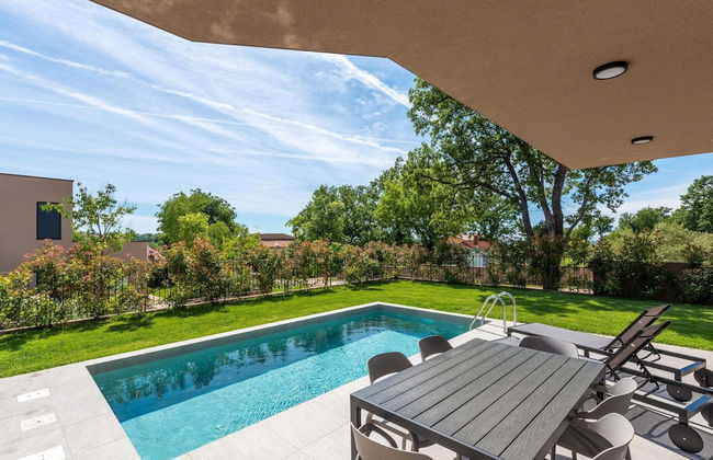 Luxury Apartment With Private Swimming Pool - Photo 17
