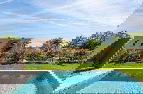 Foto 22 - Luxury Apartment With Private Swimming Pool
