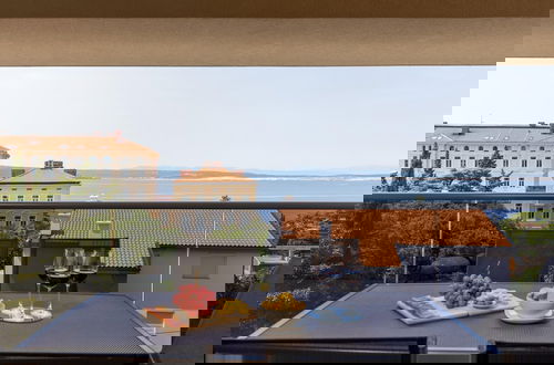 Foto 1 - Modern Home With Swimming Pool and sea View