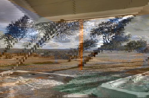 Photo 5 - Evergreen Escape W/hot-tub 5 Min to Downtown!