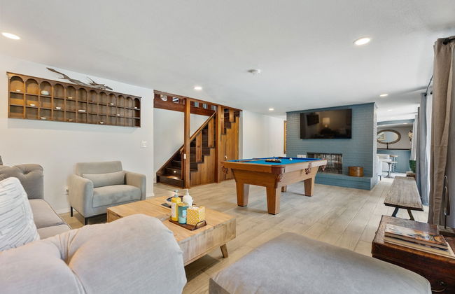5BR Relaxation Haven Hot Tub Pool Table Fun M - Foto 35