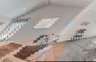 Photo 3 - @ Marbella Lane - Boho 'n Sleek Rtreat Pool Tble