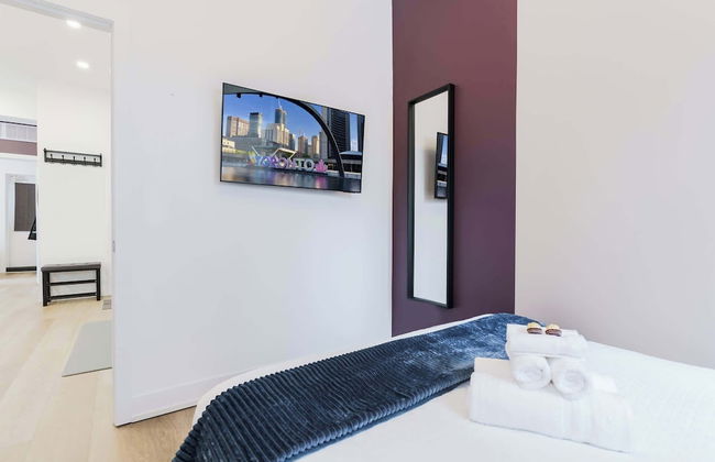 Elegant Suite—Near Kensington Market, Sleeps 8 - Photo 5