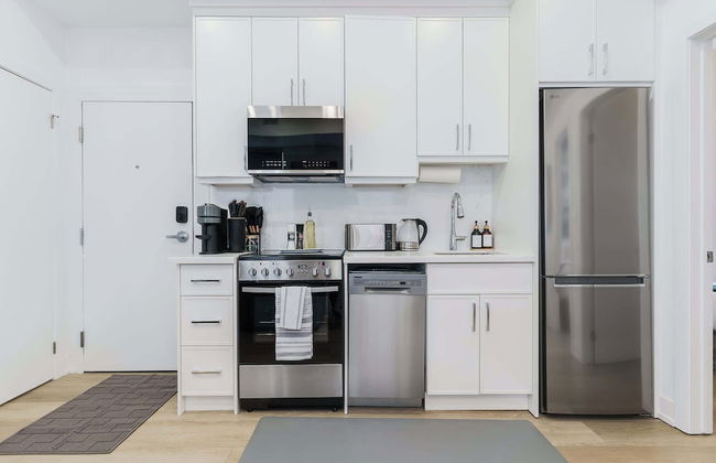 Elegant Suite—Near Kensington Market, Sleeps 8 - Photo 15
