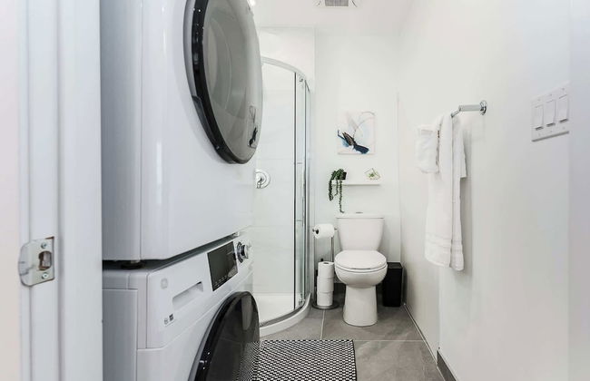 Elegant Suite—Near Kensington Market, Sleeps 8 - Photo 23
