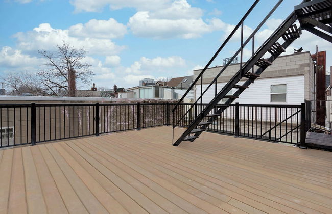 Elegant Suite—Near Kensington Market, Sleeps 8 - Photo 21