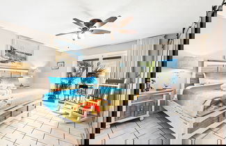 Foto 3 - Surfs Up! Pet-friendly, 2BR 2BA Beachfront Townhouse, Sleeps 8!
