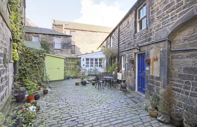 Cute House with Courtyard - Foto 24