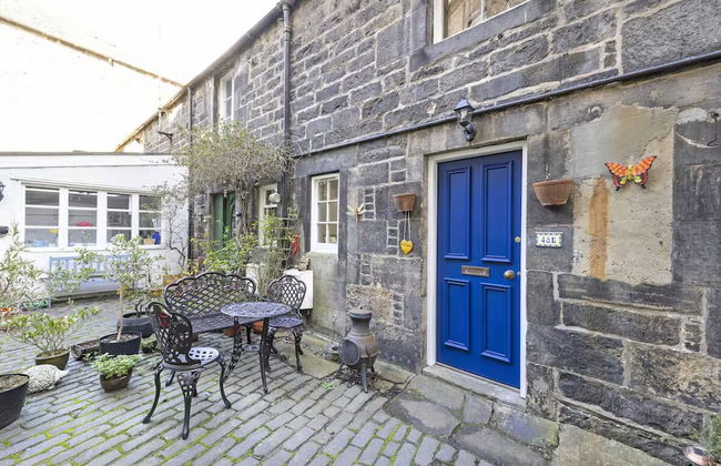 Cute House with Courtyard - Foto 23