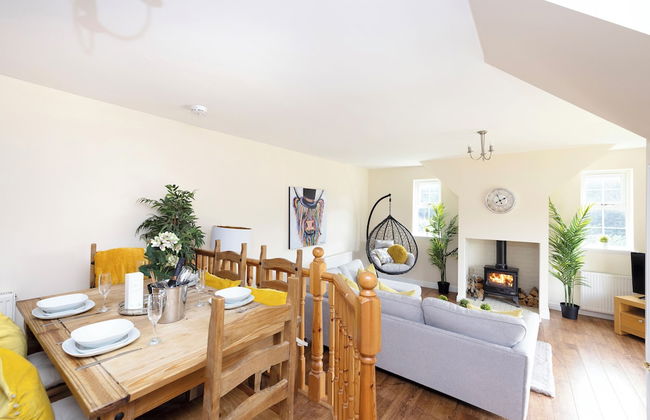JOIVY Greenknowes Cottage W/ Hot Tub & Fireplace - Foto 1