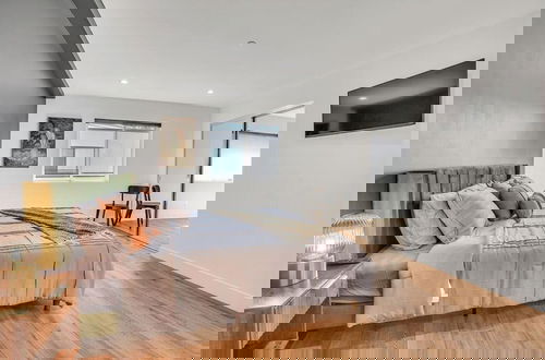Foto 10 - Luxe Townhome | Newly-Built