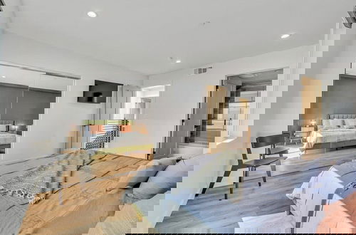 Foto 12 - Luxe Townhome | Newly-Built