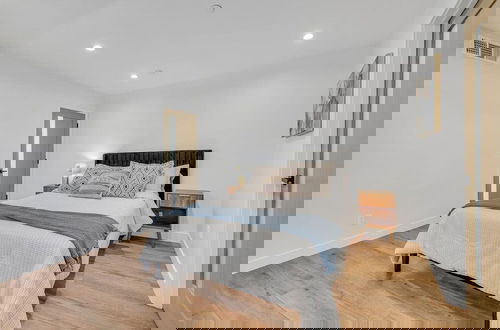 Foto 7 - Luxe Townhome | Newly-Built