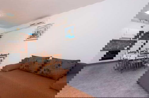 Foto 13 - Spacious and Cozy Seafront Apartments