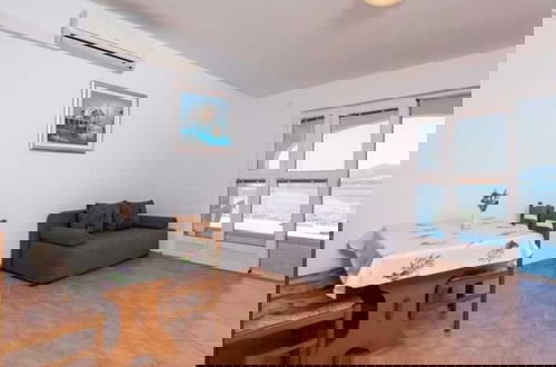 Foto 14 - Spacious and Cozy Seafront Apartments