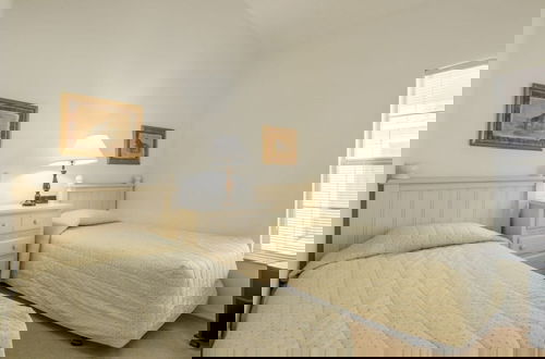 Foto 6 - Gated Community Private Pool 3 Bedroom Home by Redawning