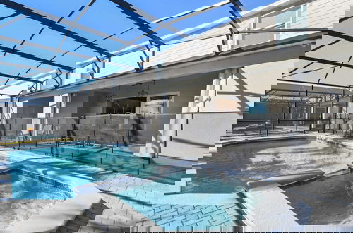 Foto 47 - Luxurious Windsor Cay Retreat With Theater & Pool