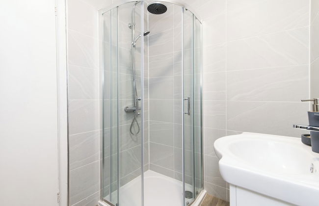 Michaelmas 2-bedroom Apartment in Coventry - Photo 10