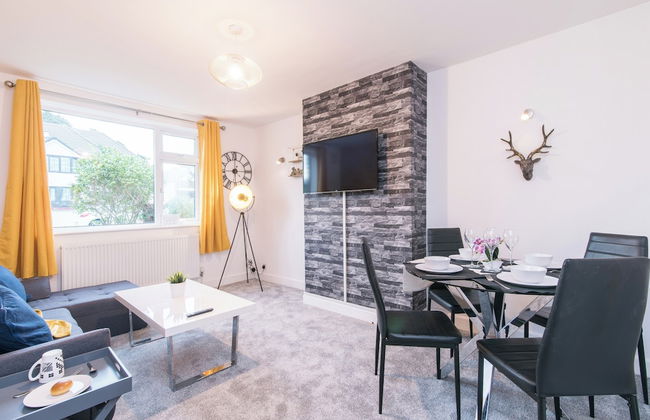 Michaelmas 2-bedroom Apartment in Coventry - Photo 1