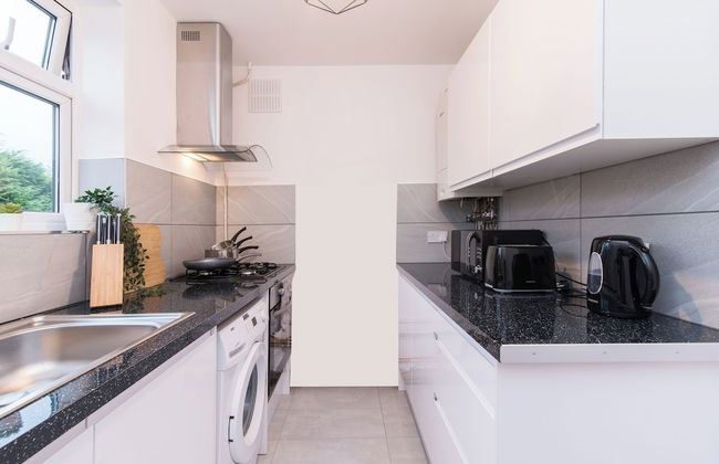 Michaelmas 2-bedroom Apartment in Coventry - Photo 7