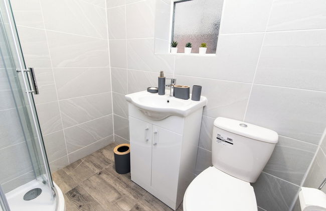 Michaelmas 2-bedroom Apartment in Coventry - Photo 9
