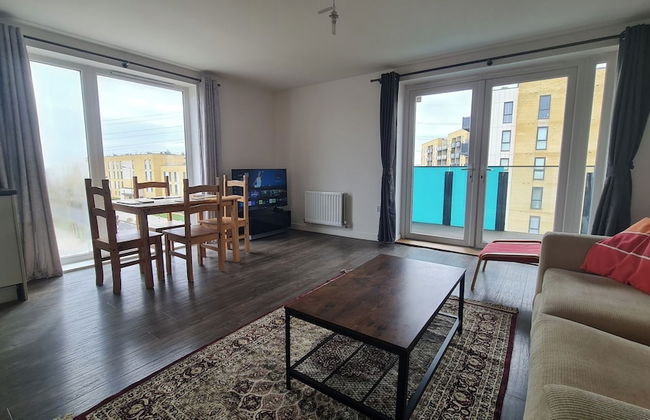 Barking 2 Bed Apt With Parking & Good Travel Links - Foto 15