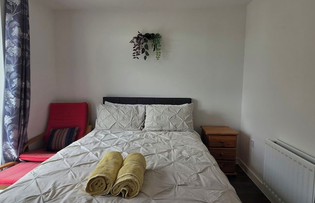 Barking 2 Bed Apt With Parking & Good Travel Links - Foto 9