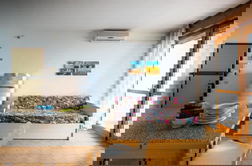 Foto 6 - Charming Apartment Near the Beach
