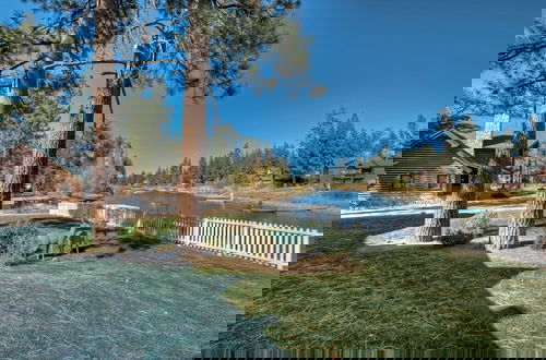 Foto 59 - Lakefront Estate with Views and Hot tub