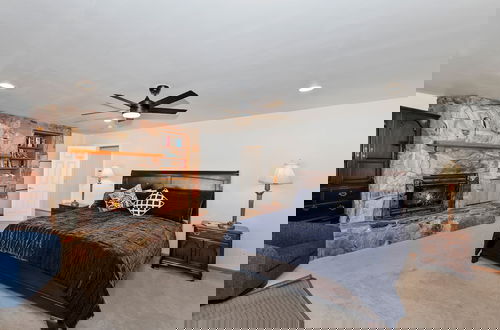 Foto 4 - Lakefront Estate with Views and Hot tub