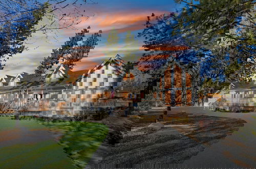 Foto 1 - Lakefront Estate with Views and Hot tub
