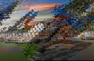 Foto 1 - Lakefront Estate with Views and Hot tub