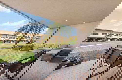Foto 20 - Minutes to Disney Chic Dream Villa With Stunning Patio and Resort Perks