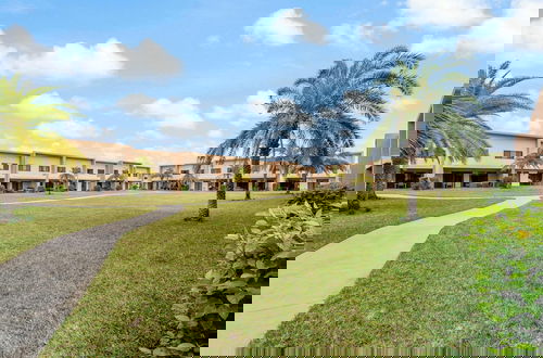 Foto 45 - Minutes to Disney Chic Dream Villa With Stunning Patio and Resort Perks