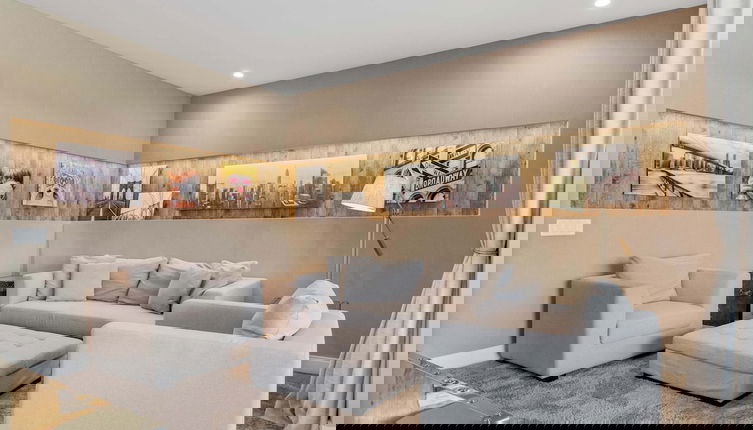 Foto 1 - Minutes to Disney Chic Dream Villa With Stunning Patio and Resort Perks