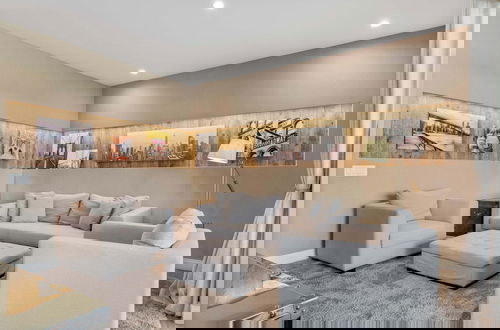 Foto 1 - Minutes to Disney Chic Dream Villa With Stunning Patio and Resort Perks