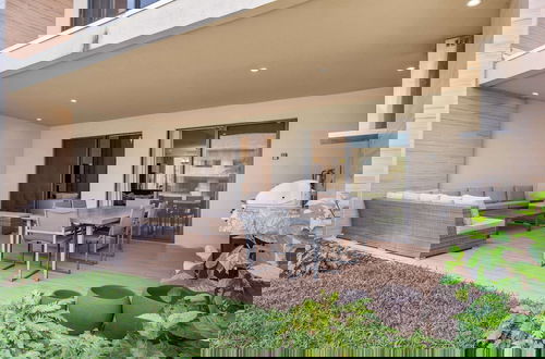 Foto 41 - Minutes to Disney Chic Dream Villa With Stunning Patio and Resort Perks