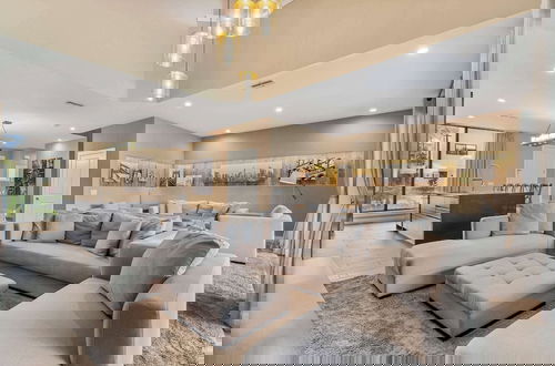 Foto 33 - Minutes to Disney Chic Dream Villa With Stunning Patio and Resort Perks